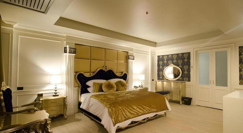 Alvarez Hotel Бурирам Экстерьер фото