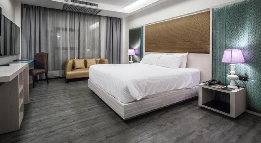 Alvarez Hotel Бурирам Экстерьер фото