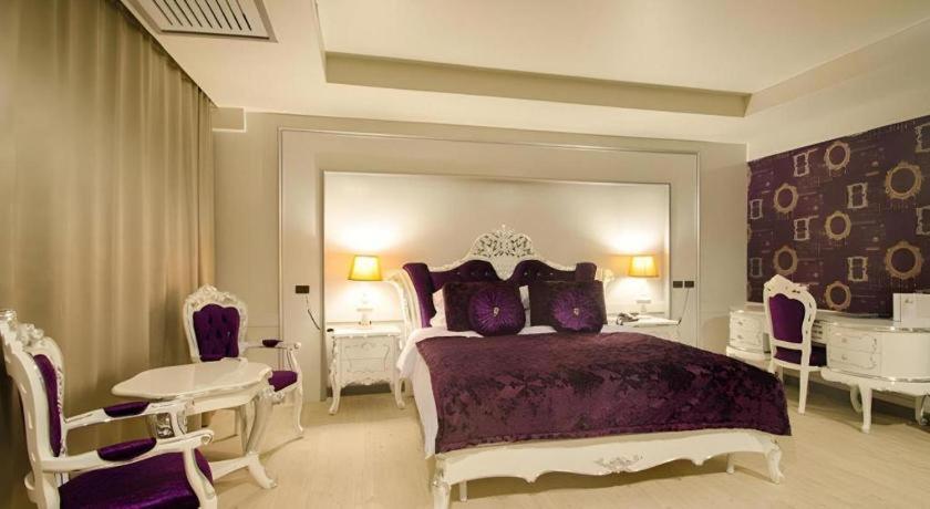 Alvarez Hotel Бурирам Экстерьер фото