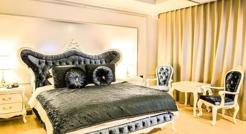 Alvarez Hotel Бурирам Экстерьер фото