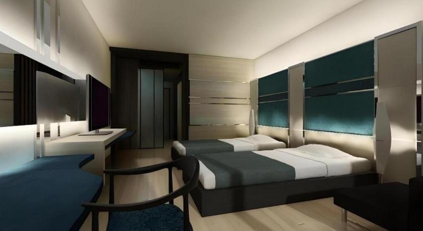 Alvarez Hotel Бурирам Экстерьер фото